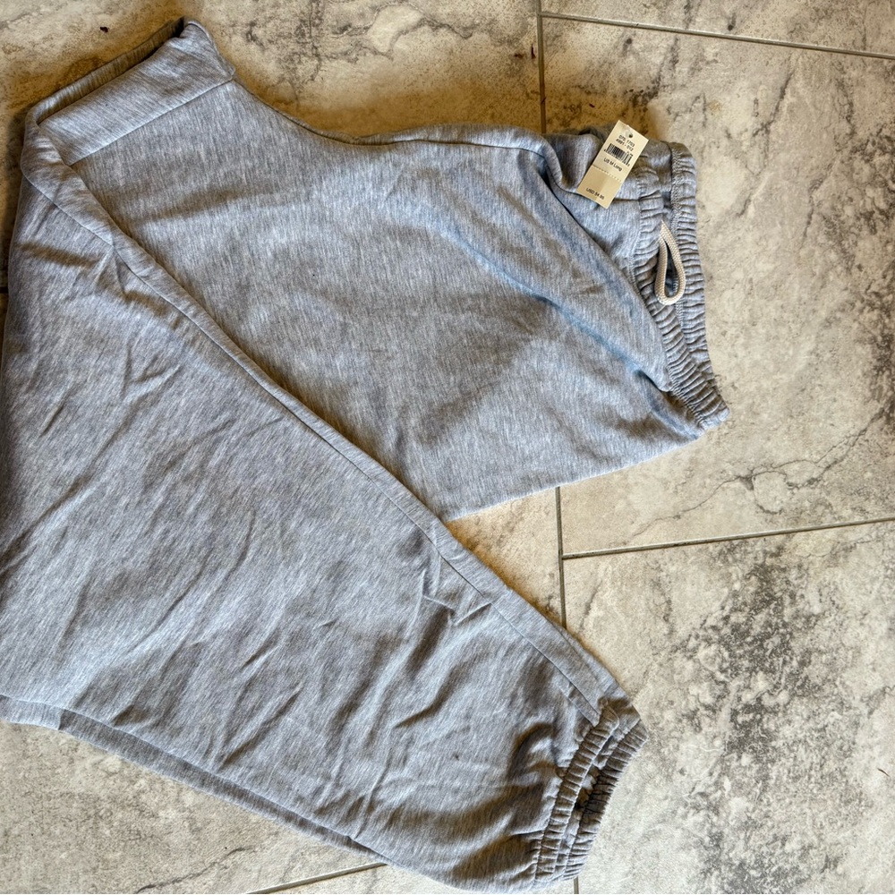 Women’s Gray Jogger Sweatpants - arie medium -long
